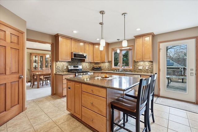 22 Pebble Beach Circle, Madison, WI 53717