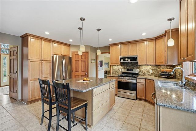 22 Pebble Beach Circle, Madison, WI 53717