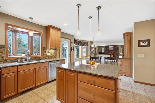 22 Pebble Beach Circle, Madison, WI 53717