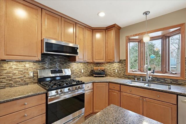 22 Pebble Beach Circle, Madison, WI 53717