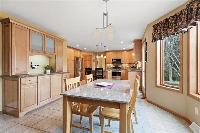 22 Pebble Beach Circle, Madison, WI 53717