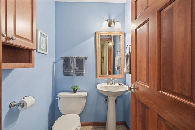 22 Pebble Beach Circle, Madison, WI 53717