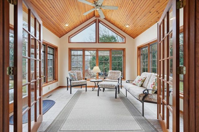 22 Pebble Beach Circle, Madison, WI 53717