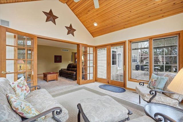 22 Pebble Beach Circle, Madison, WI 53717