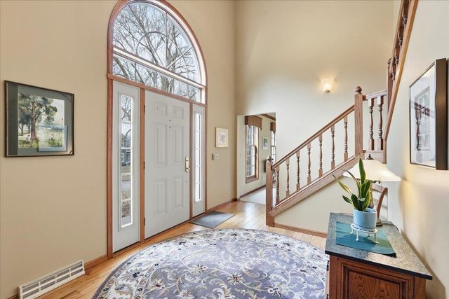 22 Pebble Beach Circle, Madison, WI 53717