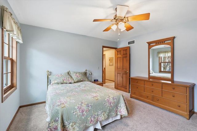 22 Pebble Beach Circle, Madison, WI 53717