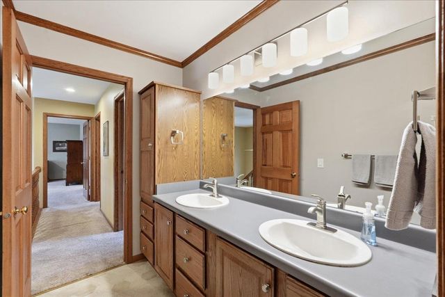 22 Pebble Beach Circle, Madison, WI 53717