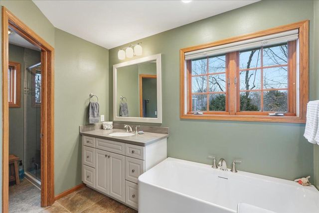 22 Pebble Beach Circle, Madison, WI 53717