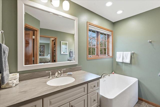 22 Pebble Beach Circle, Madison, WI 53717