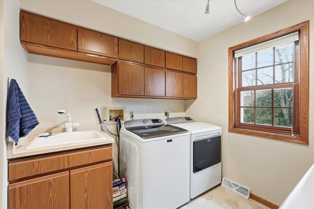 22 Pebble Beach Circle, Madison, WI 53717