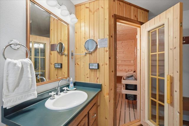 22 Pebble Beach Circle, Madison, WI 53717