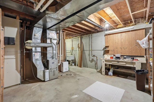 22 Pebble Beach Circle, Madison, WI 53717