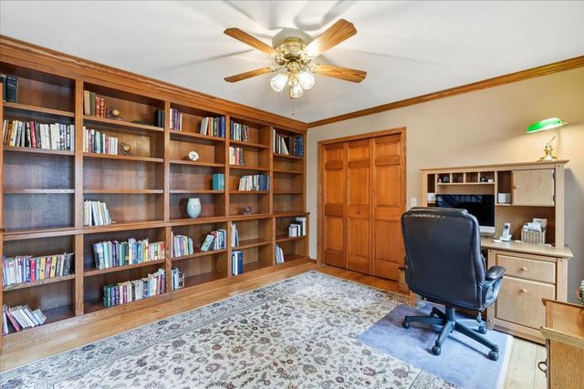 22 Pebble Beach Circle, Madison, WI 53717