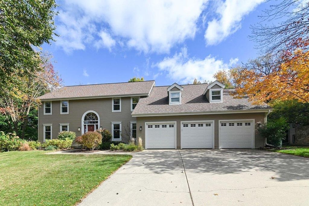 22 Pebble Beach Circle, Madison, WI 53717
