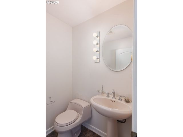 626 N BAYVIEW Loop, Waldport, OR 97394