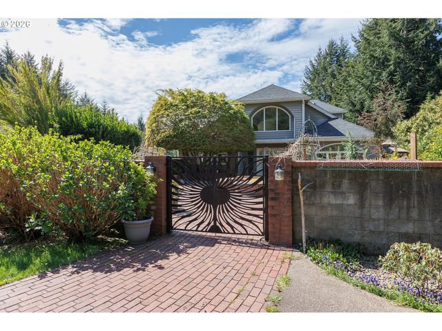 626 N BAYVIEW Loop, Waldport, OR 97394