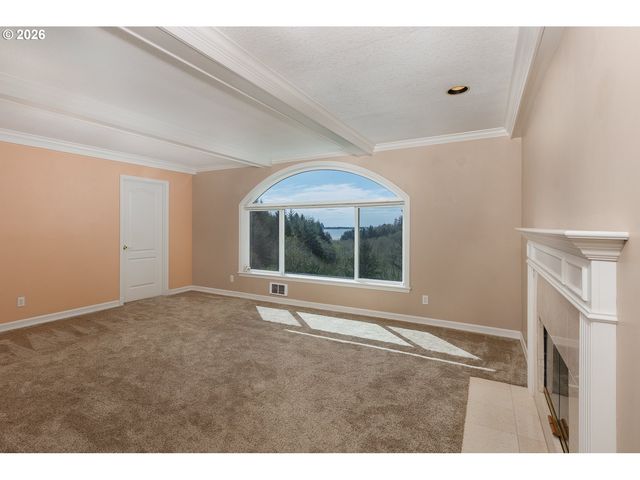 626 N BAYVIEW Loop, Waldport, OR 97394