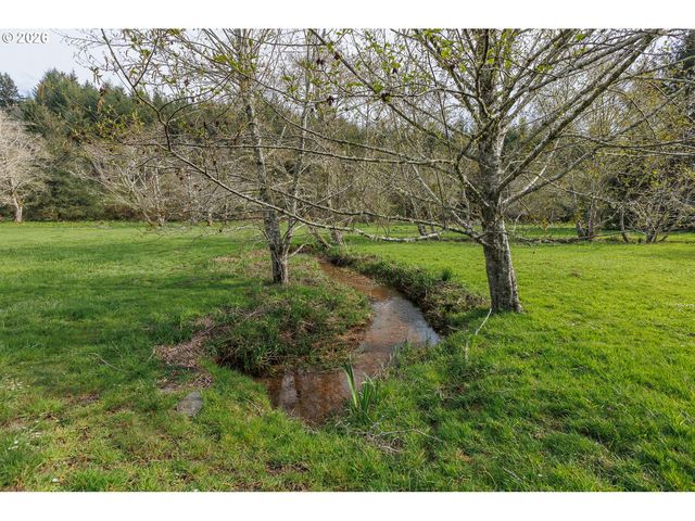 626 N BAYVIEW Loop, Waldport, OR 97394