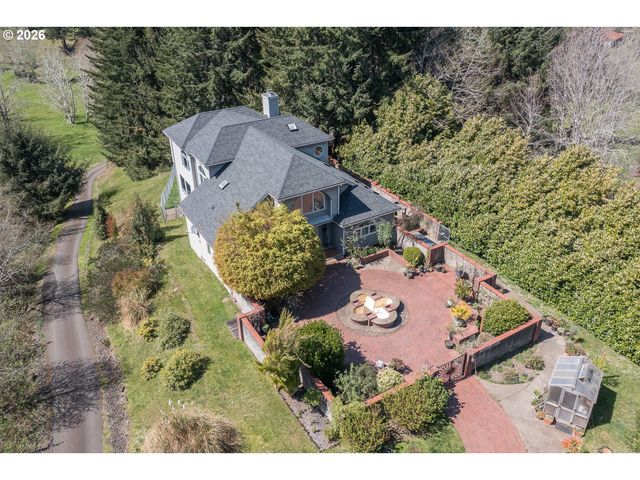 626 N BAYVIEW Loop, Waldport, OR 97394
