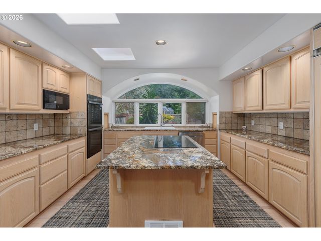 626 N BAYVIEW Loop, Waldport, OR 97394