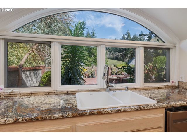 626 N BAYVIEW Loop, Waldport, OR 97394