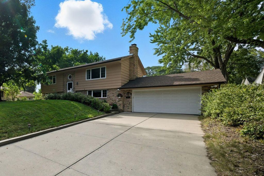 10516 Upton Circle S, Bloomington, MN 55431