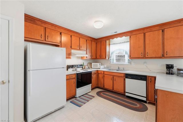 713 Princess CT, Newport News, VA 23608