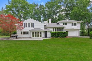 10 Bowman Drive, Greenwich, CT 06831