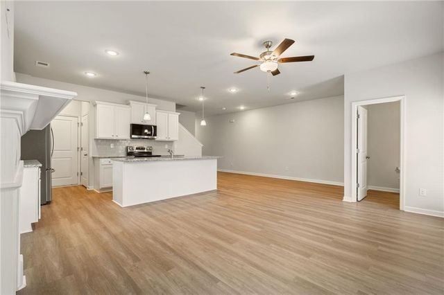 2568 Swan Lake Drive, Grayson, GA 30017