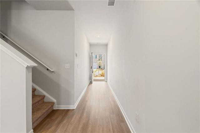 2568 Swan Lake Drive, Grayson, GA 30017