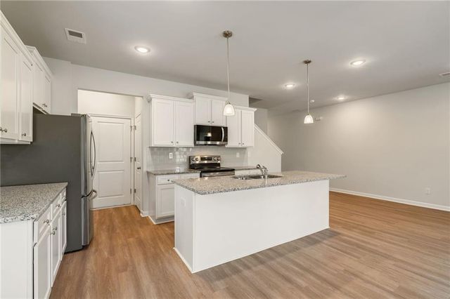 2568 Swan Lake Drive, Grayson, GA 30017