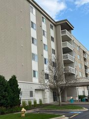 2020 Saint Regis Drive 607, Lombard, IL 60148