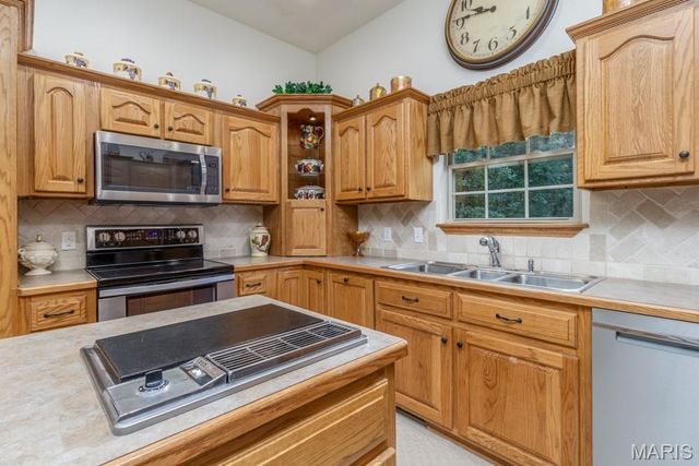 24473 REMINGTON Lane, Lebanon, MO 65536