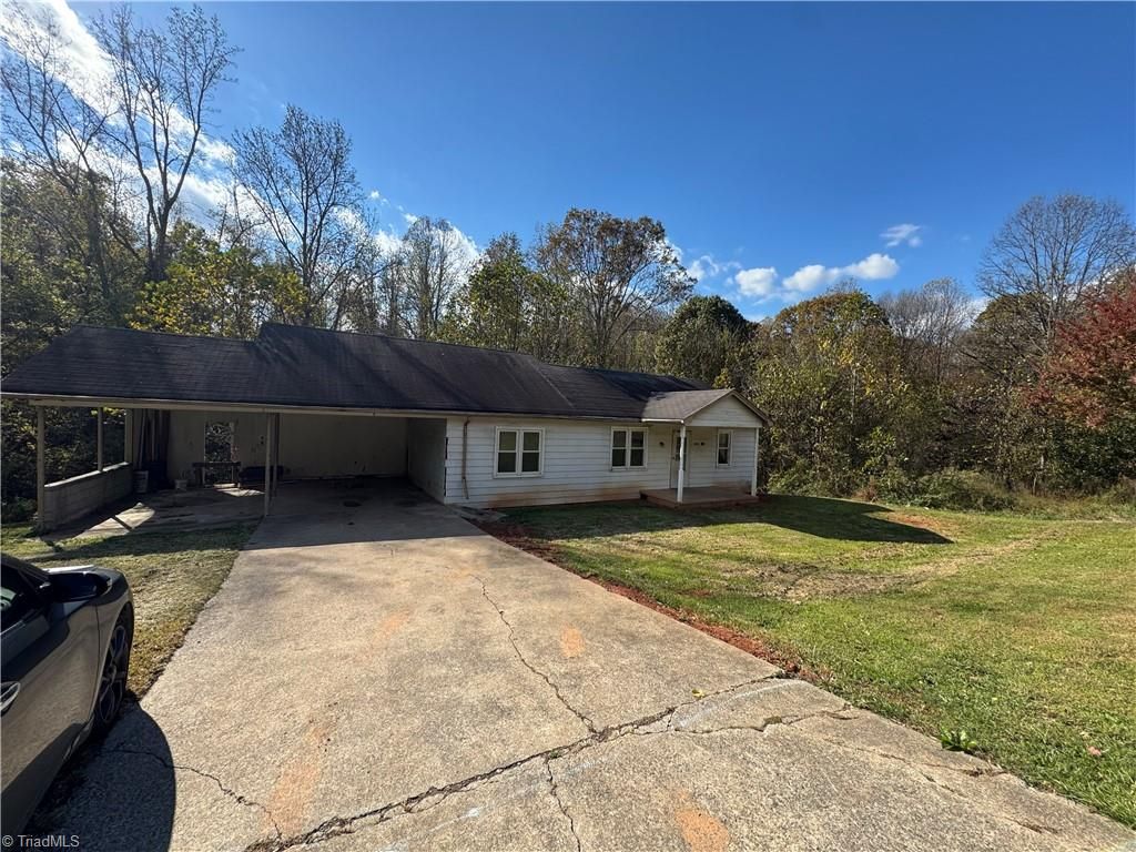 1076 Clingman Road, Ronda, NC 28670