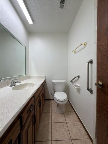 2405 E Gentle Oaks Lane, Fayetteville, AR 72703