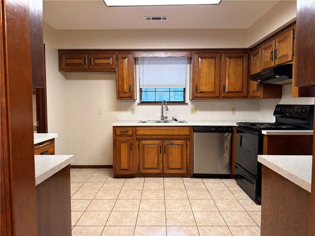 2405 E Gentle Oaks Lane, Fayetteville, AR 72703