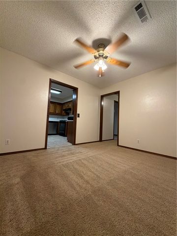 2405 E Gentle Oaks Lane, Fayetteville, AR 72703