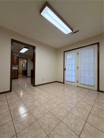 2405 E Gentle Oaks Lane, Fayetteville, AR 72703