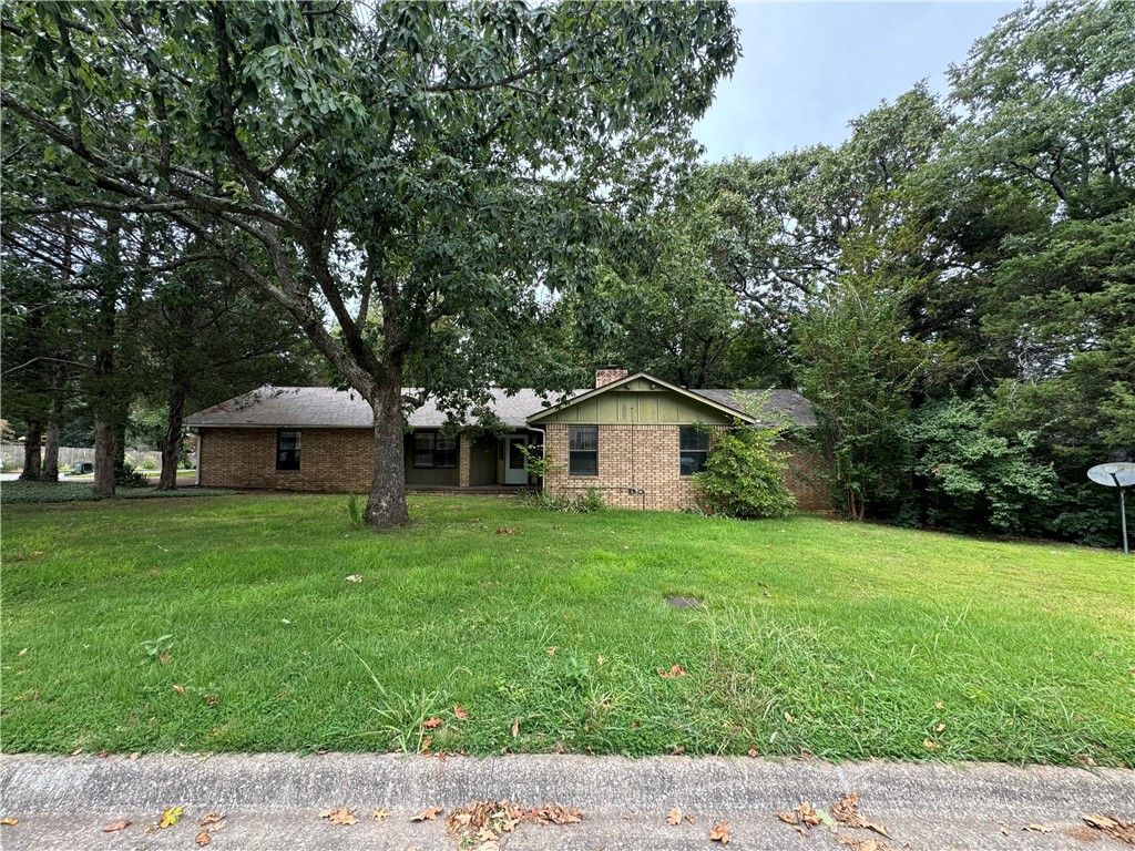 2405 E Gentle Oaks Lane, Fayetteville, AR 72703