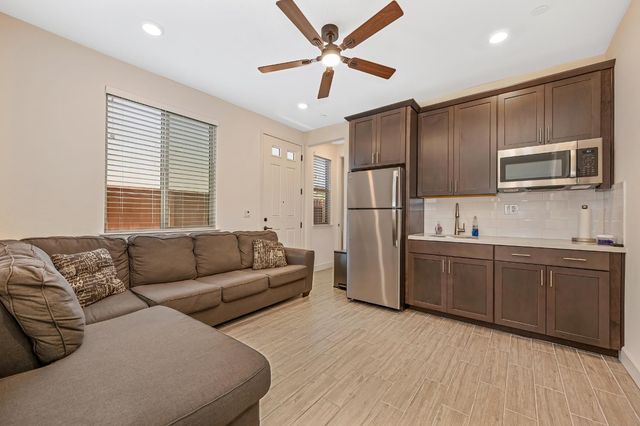 3137 Brandenburber Dr, Roseville, CA 95747