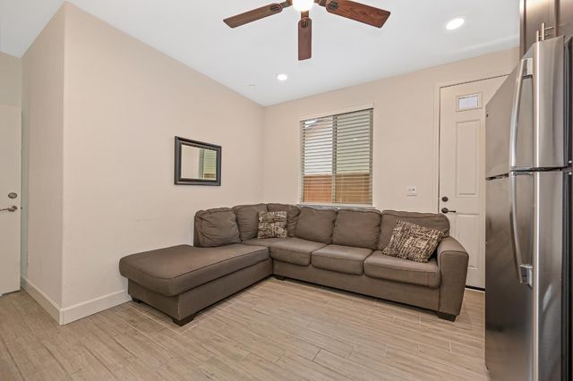 3137 Brandenburber Dr, Roseville, CA 95747