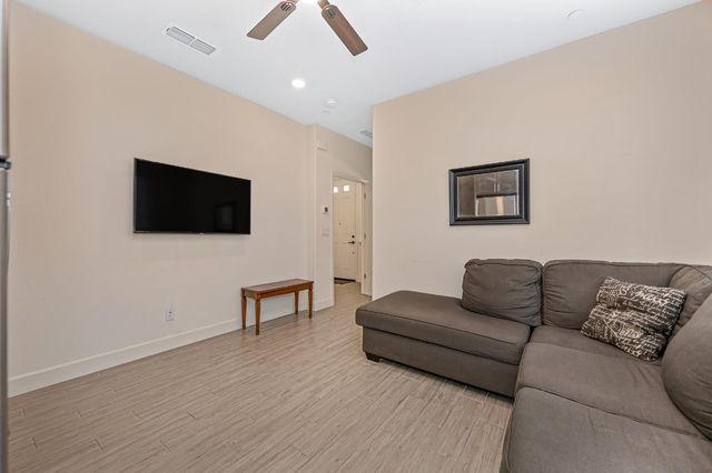 3137 Brandenburber Dr, Roseville, CA 95747