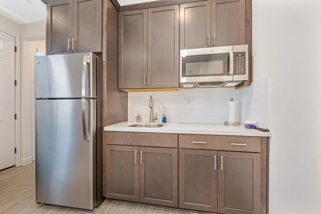 3137 Brandenburber Dr, Roseville, CA 95747