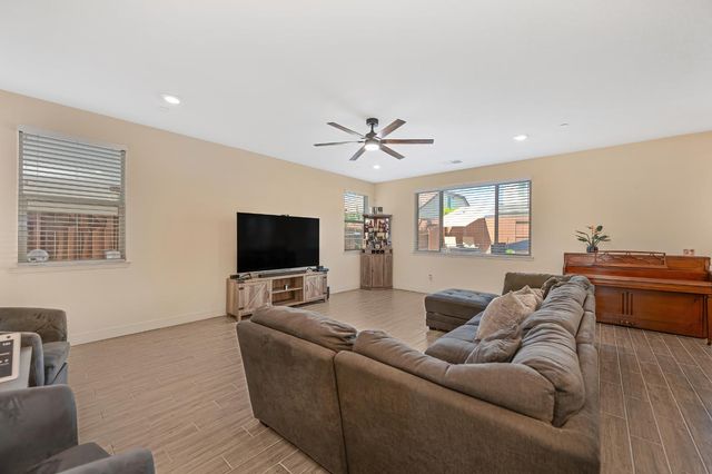 3137 Brandenburber Dr, Roseville, CA 95747