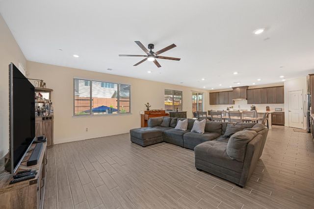 3137 Brandenburber Dr, Roseville, CA 95747