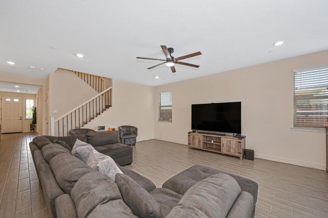 3137 Brandenburber Dr, Roseville, CA 95747