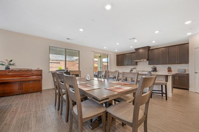 3137 Brandenburber Dr, Roseville, CA 95747