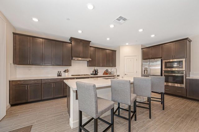 3137 Brandenburber Dr, Roseville, CA 95747