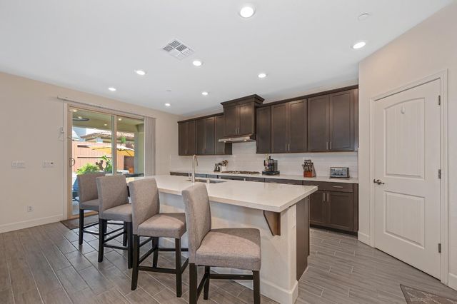 3137 Brandenburber Dr, Roseville, CA 95747