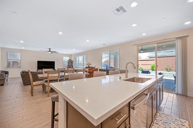 3137 Brandenburber Dr, Roseville, CA 95747